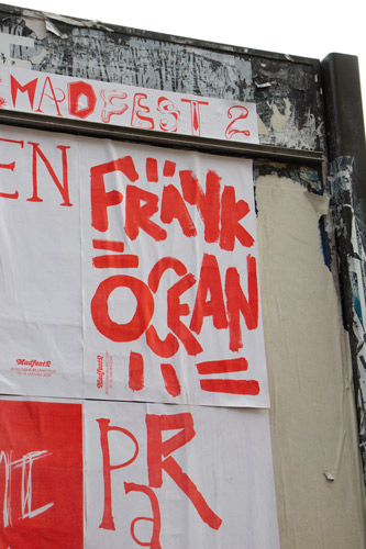 panneau d'affichage affiches rouge