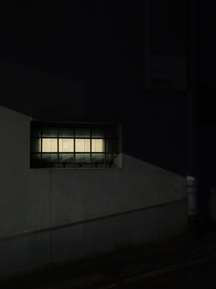 photo fenêtre de nuit