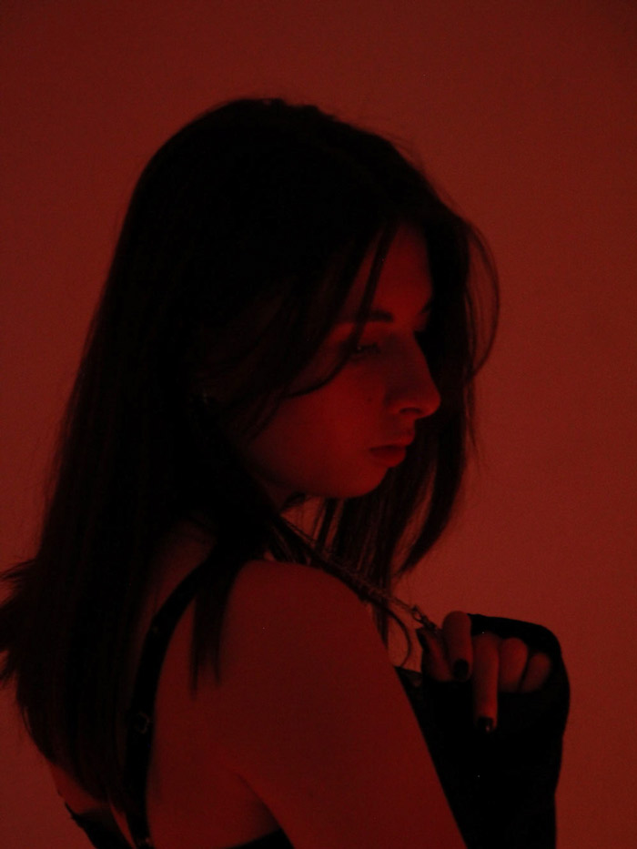 photo portrait rouge Elise Sautet