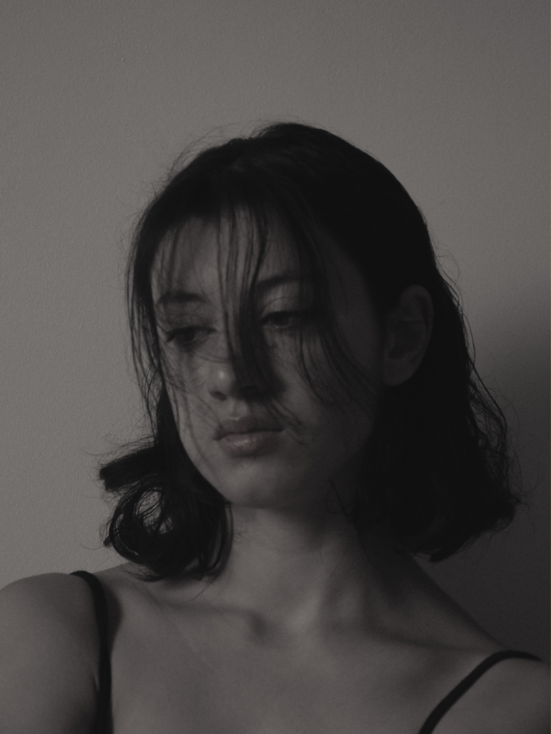 photo auto portrait en niveau de gris